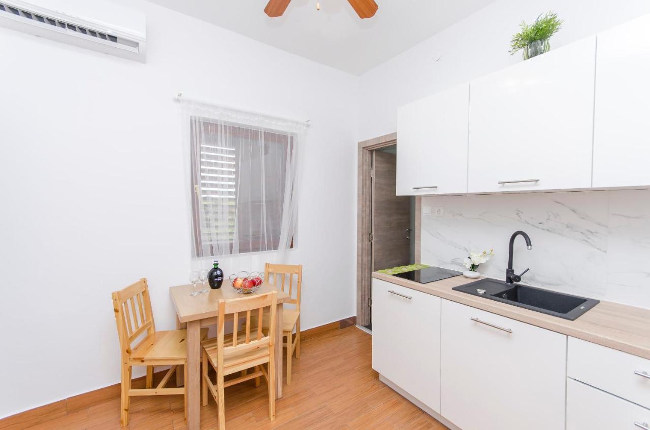 Apartments Katarina Pirovac Extérieur photo