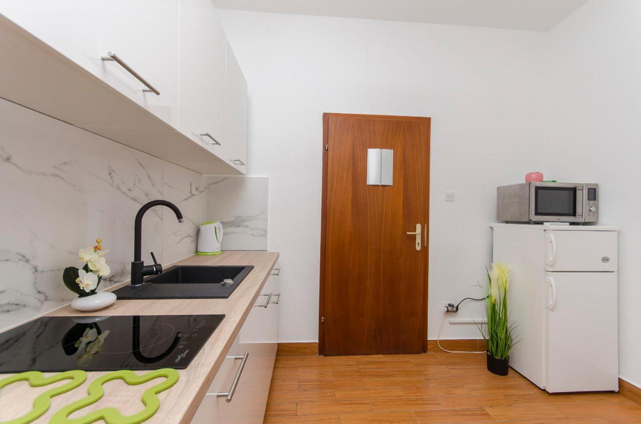 Apartments Katarina Pirovac Extérieur photo