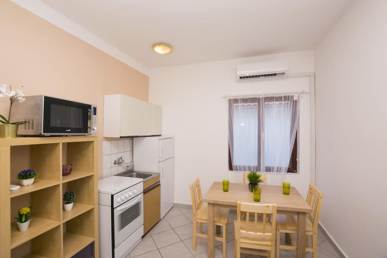 Apartments Katarina Pirovac Extérieur photo