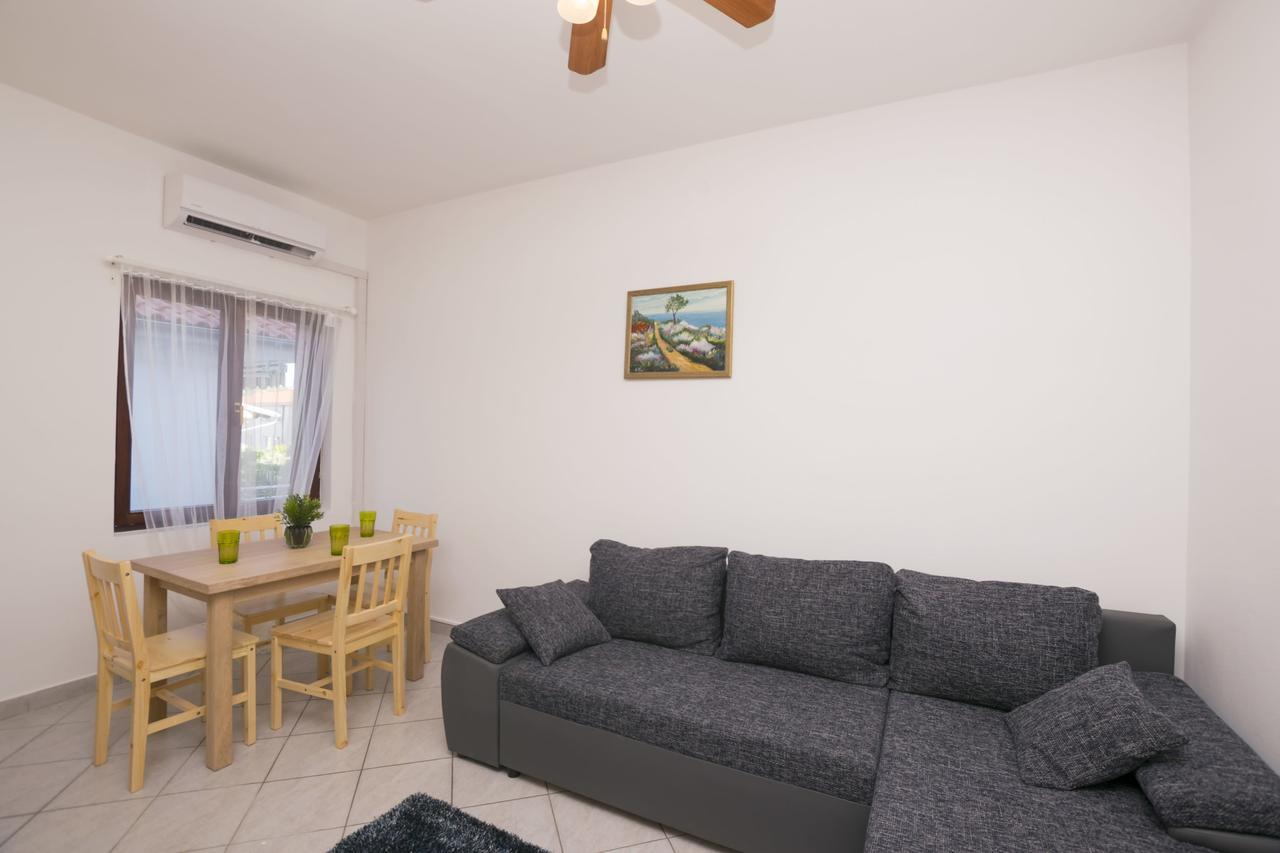 Apartments Katarina Pirovac Extérieur photo