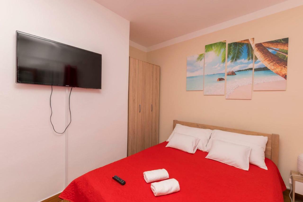 Apartments Katarina Pirovac Extérieur photo